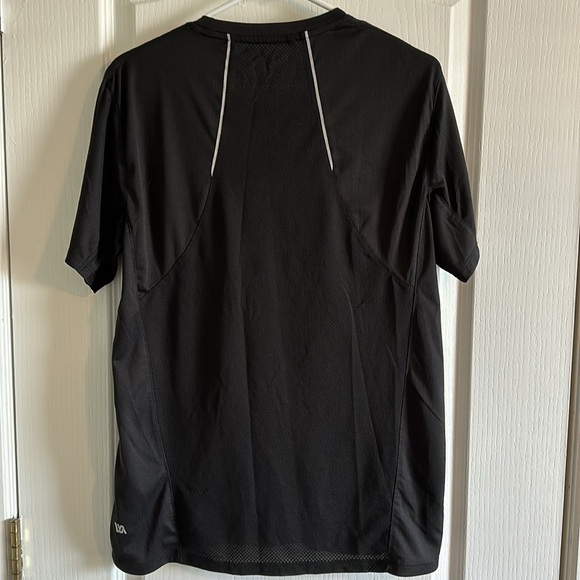 Men’s Medium VRST Black Athletic Shirt - Picture 3 of 3